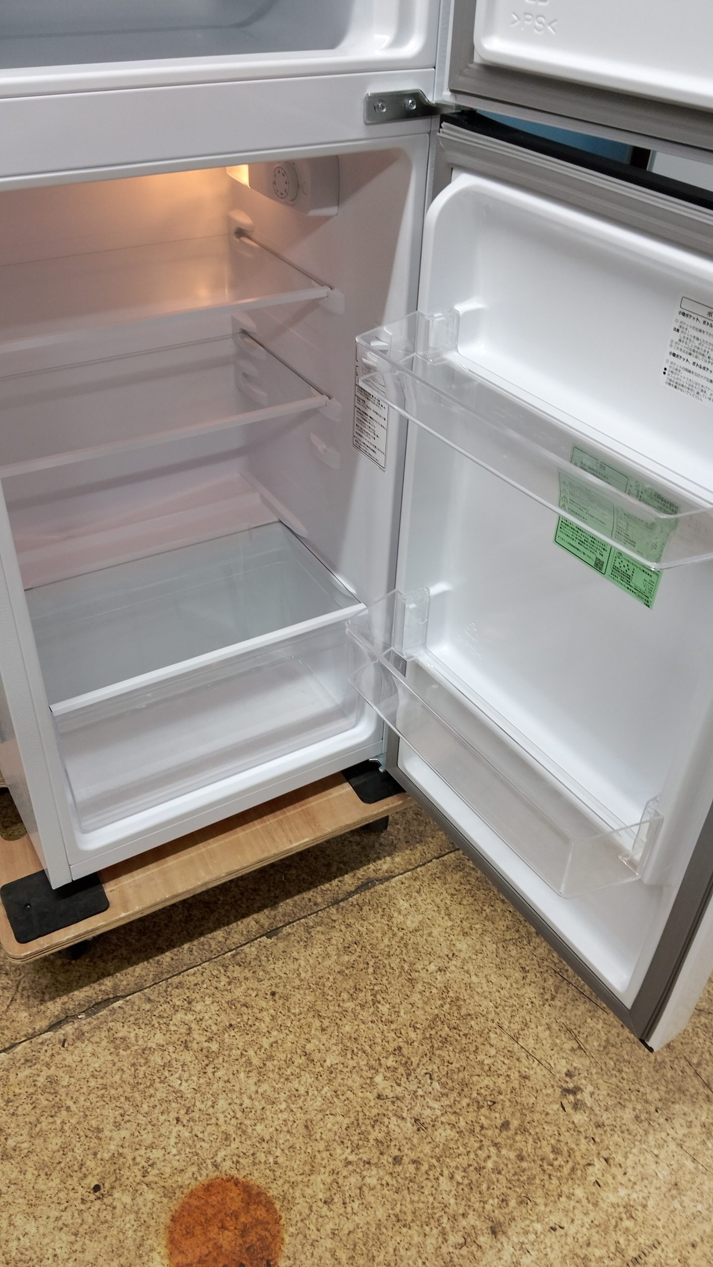 【中古】Hisense 2ドアノンフロン冷凍冷蔵庫 124L 2024年製 HR-B12HW - 画像 (6)