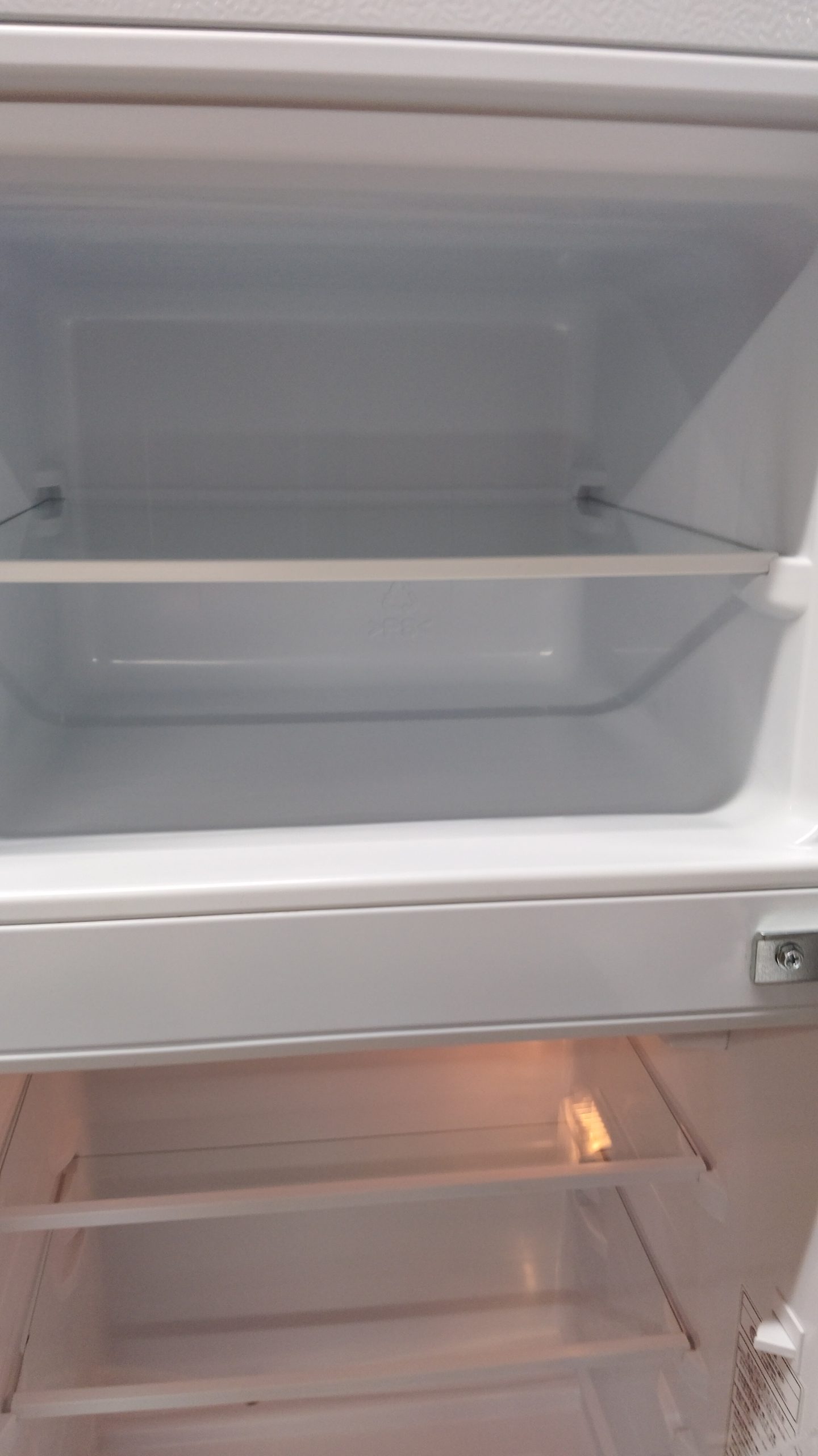 【中古】Hisense 2ドアノンフロン冷凍冷蔵庫 124L 2024年製 HR-B12HW - 画像 (9)