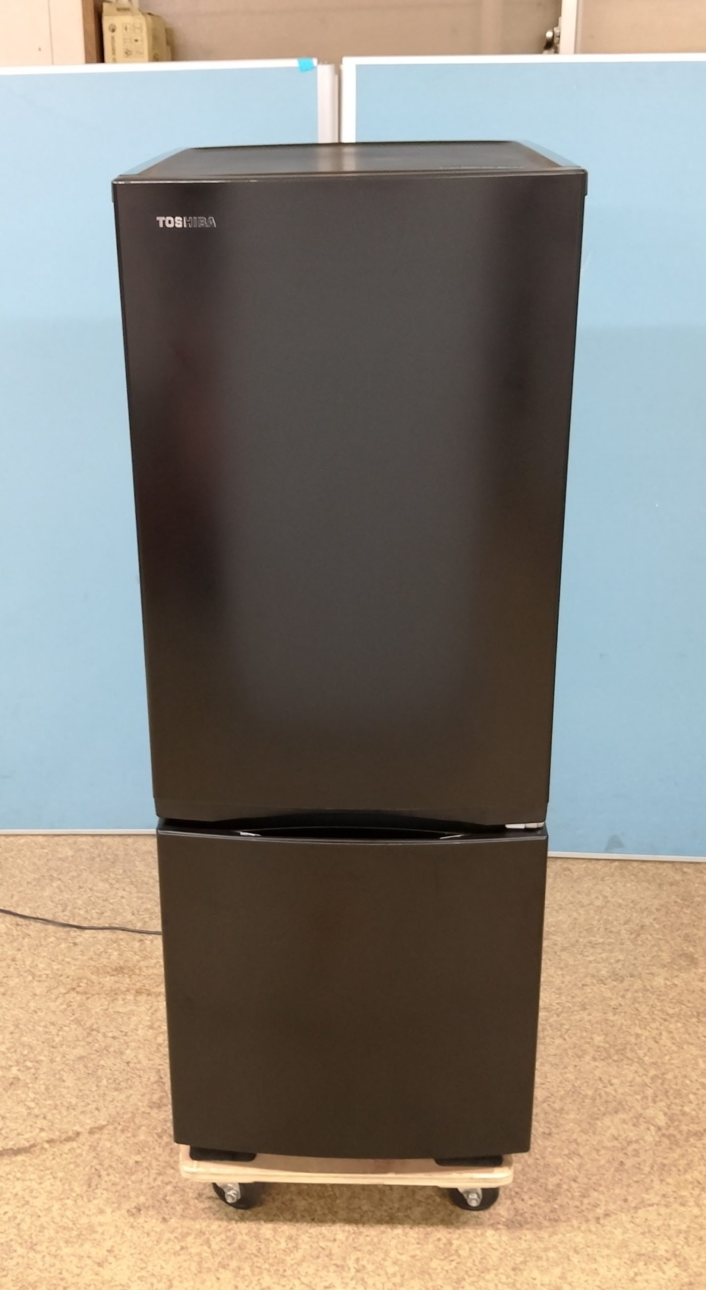 【中古】TOSHIBA 東芝 2ドアノンフロン冷凍冷蔵庫 153L 2023年製 GR-U15BS(K) - 画像 (2)