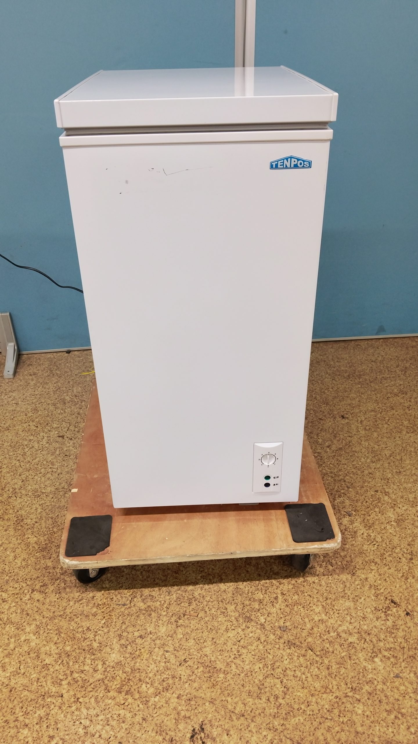 【中古】テンポスバスターズ 冷凍ストッカー 55L TBCF-60-RH - 画像 (2)
