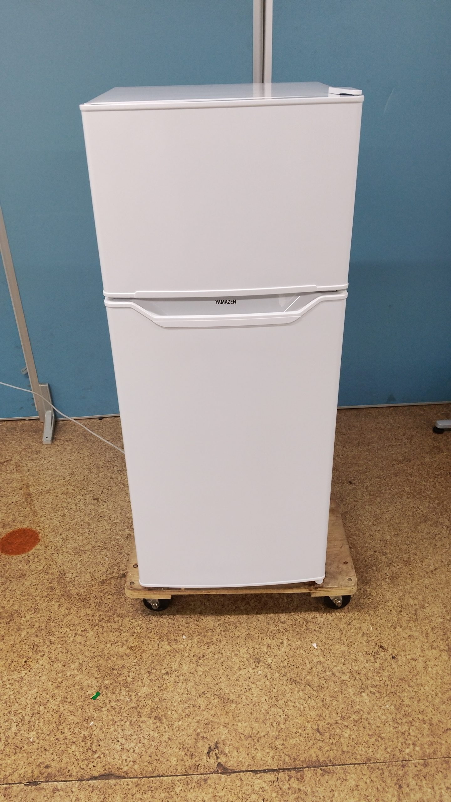 【中古】YAMAZEN 2ドア冷凍冷蔵庫 128L 2022年製 YFR-D130 - 画像 (2)