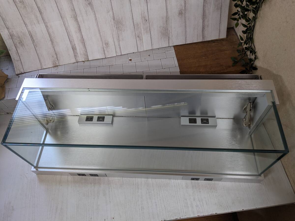 【中古】ガラスケース ショーケース 卓上 コンセント USBポート 各4口 - 画像 (2)