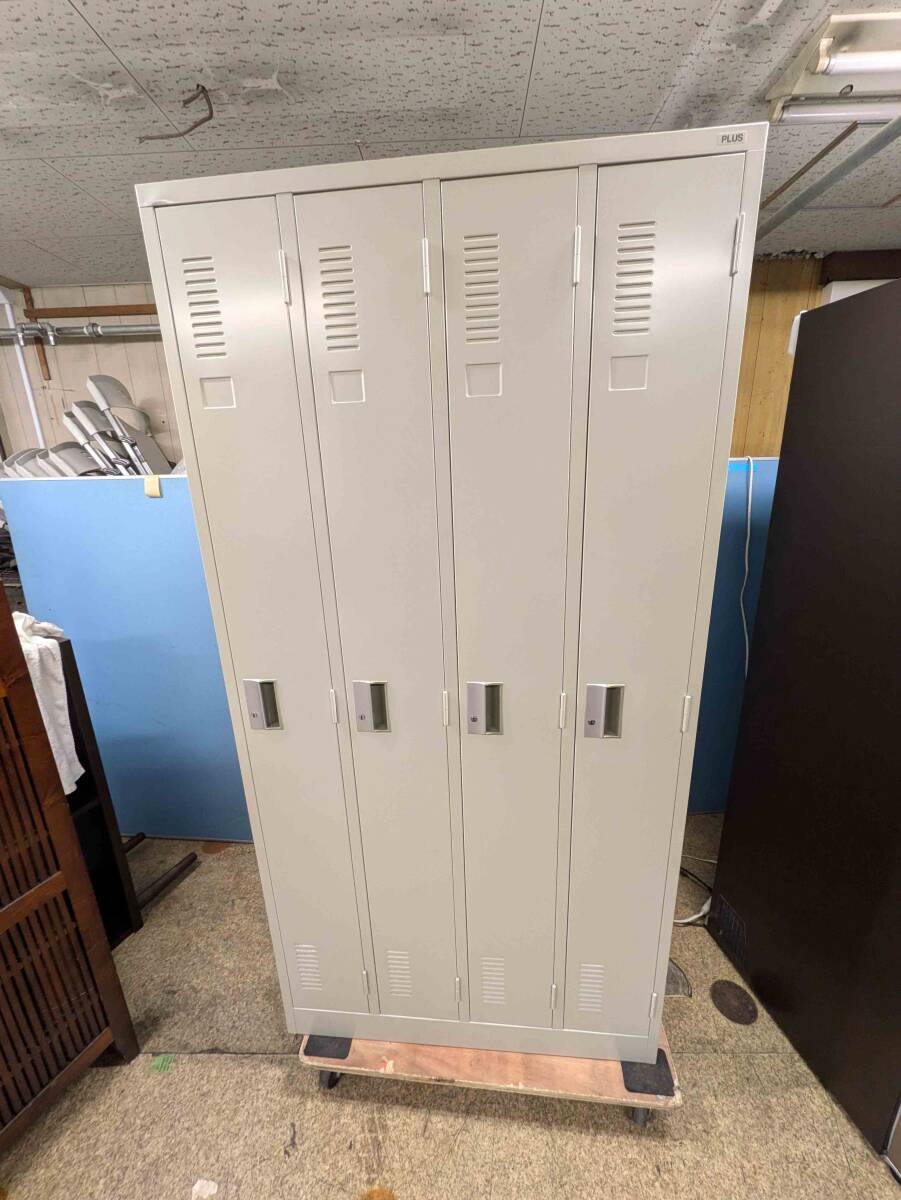 【中古】PLUS製 スチールロッカー 4人用 465057 ASK17 更衣ロッカー 鍵付き